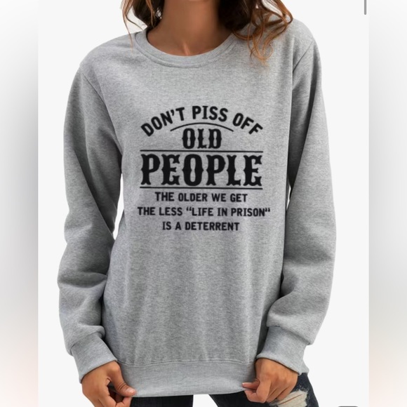 Tops - NWT 👵🏻 GRAY/BLACK “DONT PISS OFF OLD PEOPLE…” CREW NECK SWEATSHIRT Women’s XL